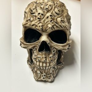 Skull candy dish or use for keys or other items you’d like to hide/put away.